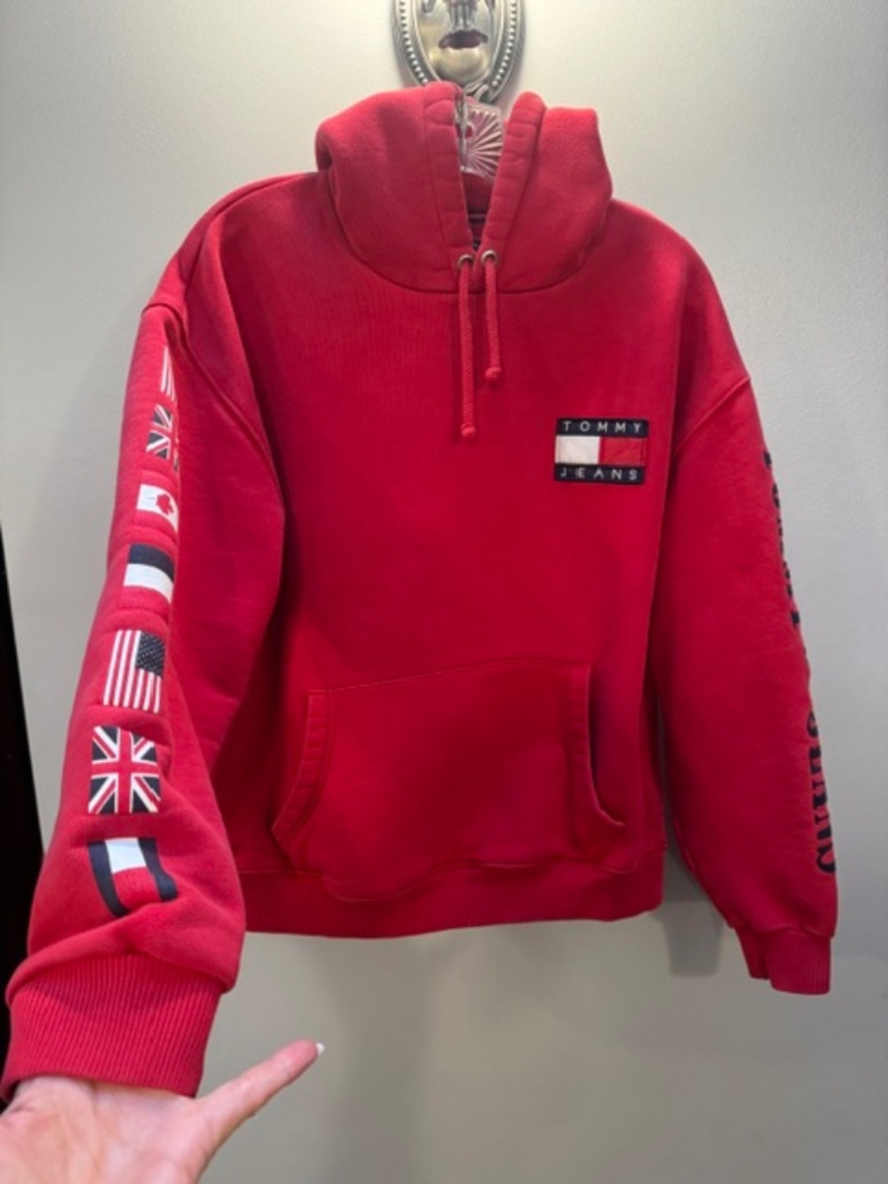 Vintage 90s Tommy Jeans United Nations Multi Flag Hoodie Red - Small